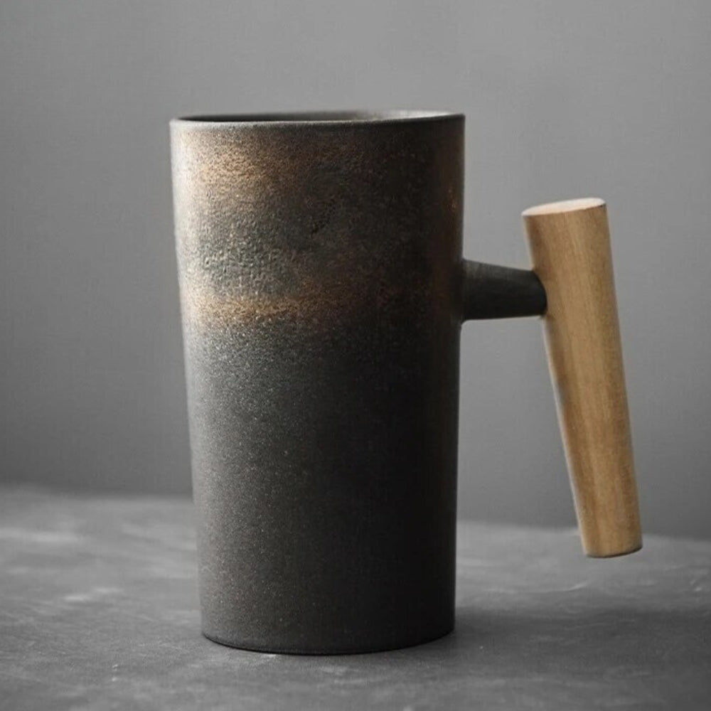 Keramischer Trinkbecher 220ml in Erdtönen mit Holzgriff und Naturmotiven für Tee, Kaffee, Latte und Cappuccino | Sansoti