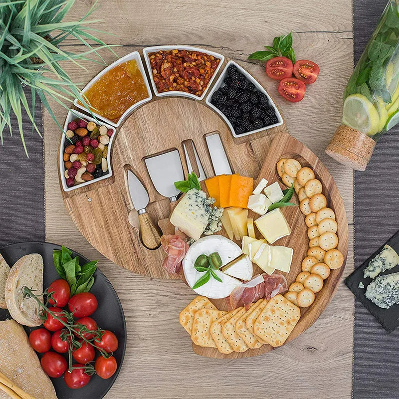 Rundes Servierbrett aus Akazienholz mit Keramikschälchen und Käsemessern für eine gastfreundliche Tafel Käse 33cm | Sansoti