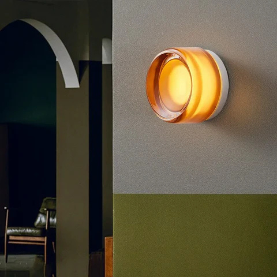 Glas-Wandleuchte mit Eisenfassung – skandinavischer Stil für stimmungsvolle Beleuchtung im Wohn- und Schlafzimmer | Sansoti
