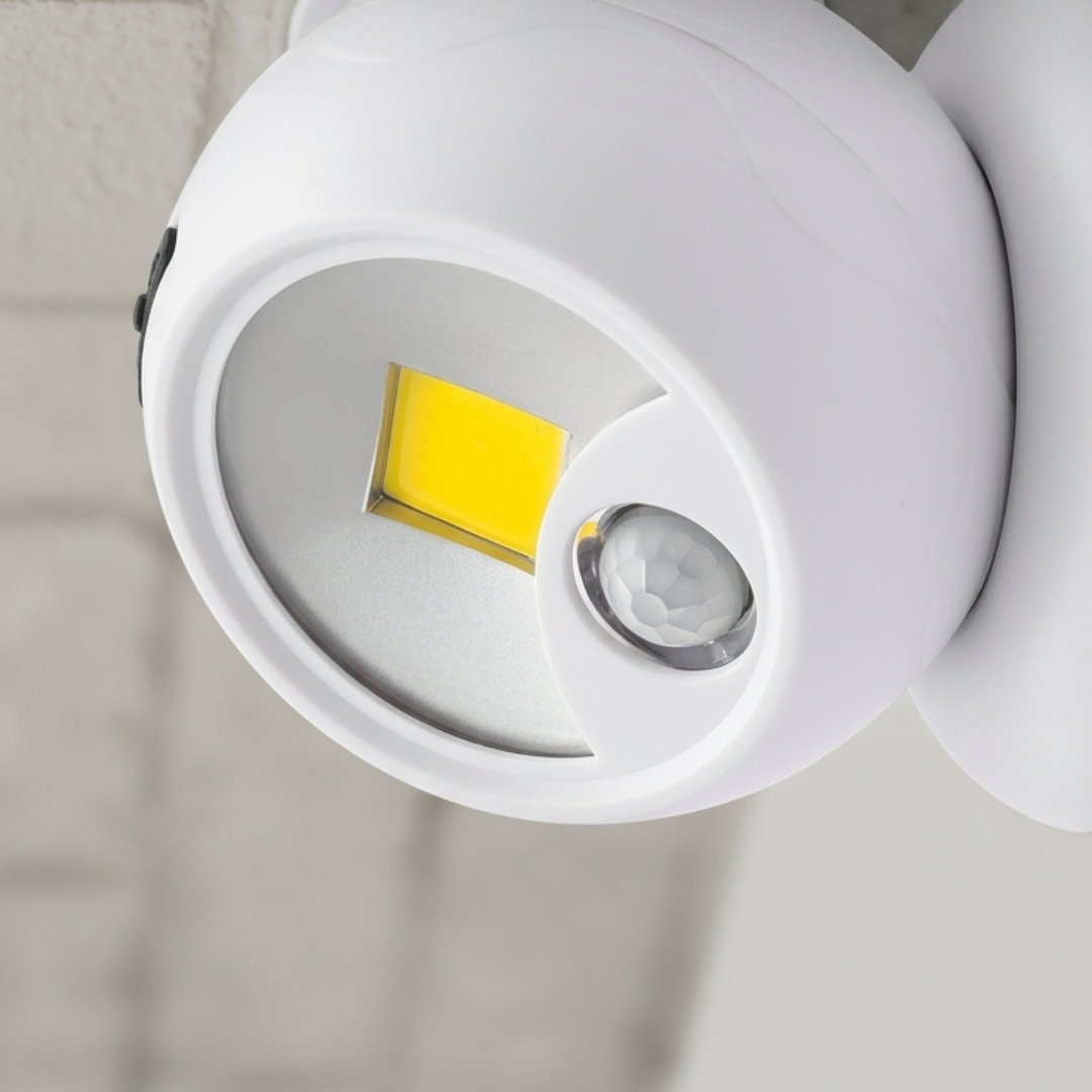 Wireless LED Spotlight with Motion Sensor Swiveling Battery-Powered for Indoor and Outdoor Use Automatic | Sansoti