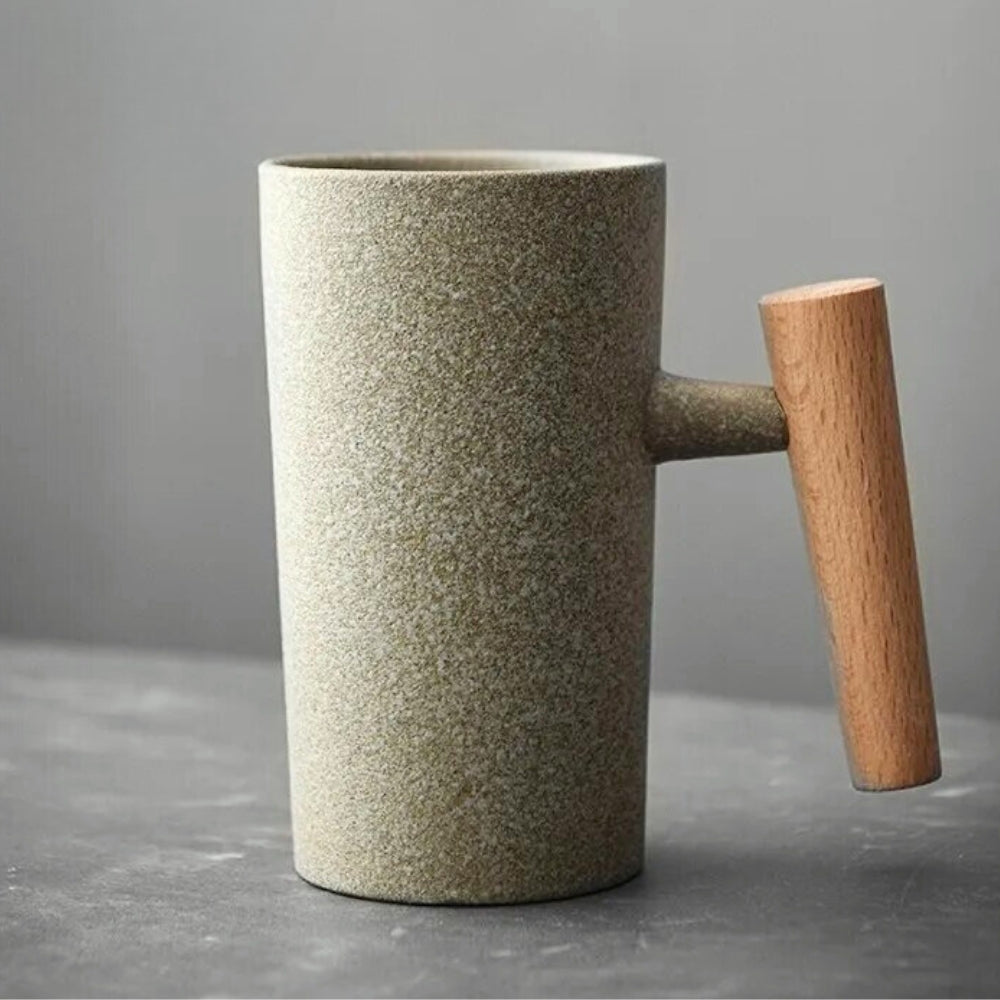 Keramischer Trinkbecher 220ml in Erdtönen mit Holzgriff und Naturmotiven für Tee, Kaffee, Latte und Cappuccino | Sansoti