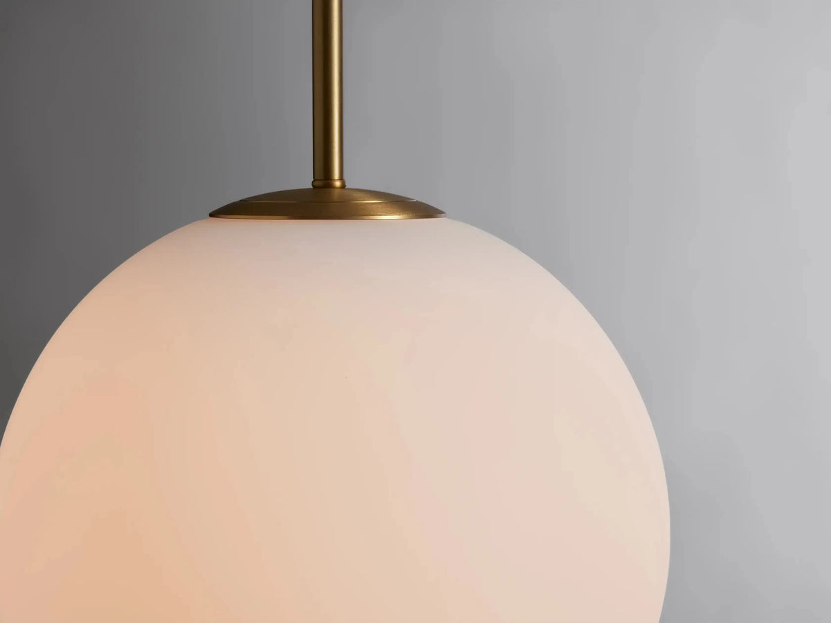Szklana lampa wisząca ze zintegrowanym oświetleniem LED, wykończenie mosiężne, regulowana, designerska, do jadalni i salonu | Sansoti