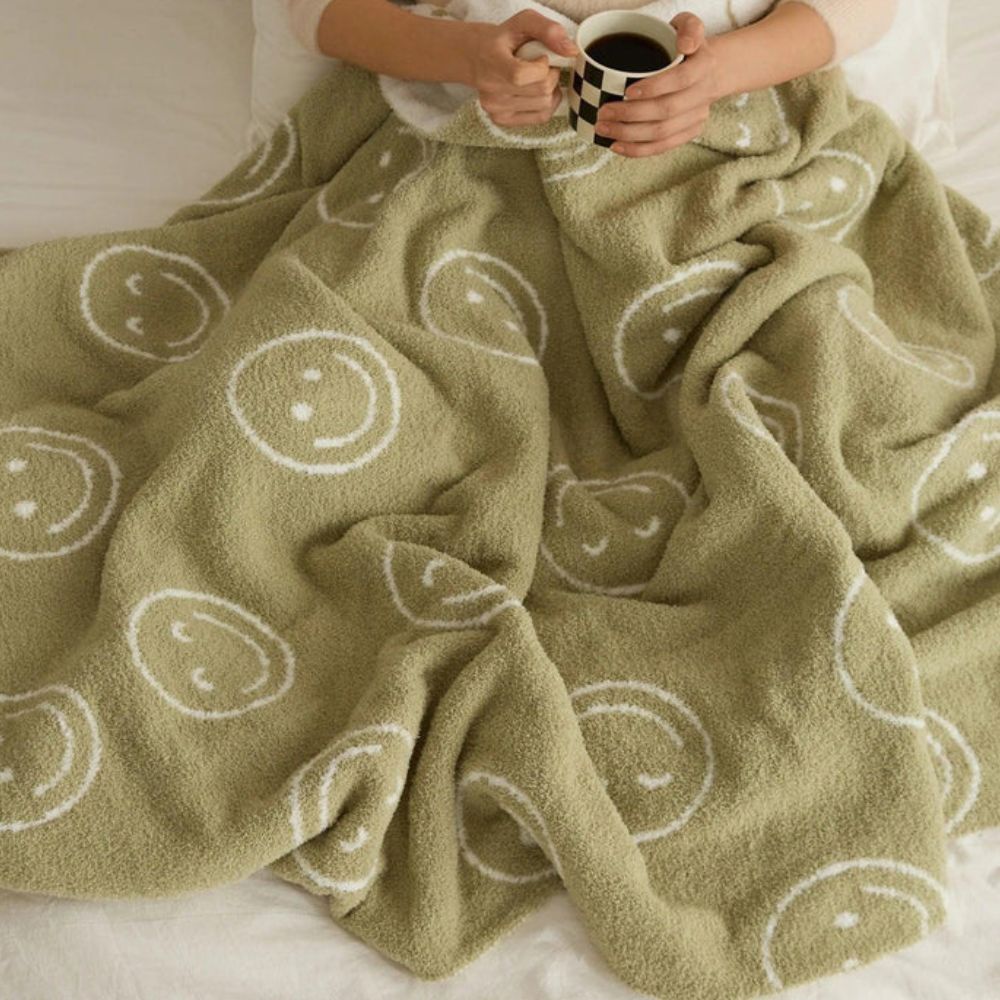 Plaid mit Smiley-Muster, weiche gestrickte Mikrofaserdecke als Überwurf für Bett, Sofa oder Sessel, Wohnzimmereinrichtung und Wärme | Sansoti