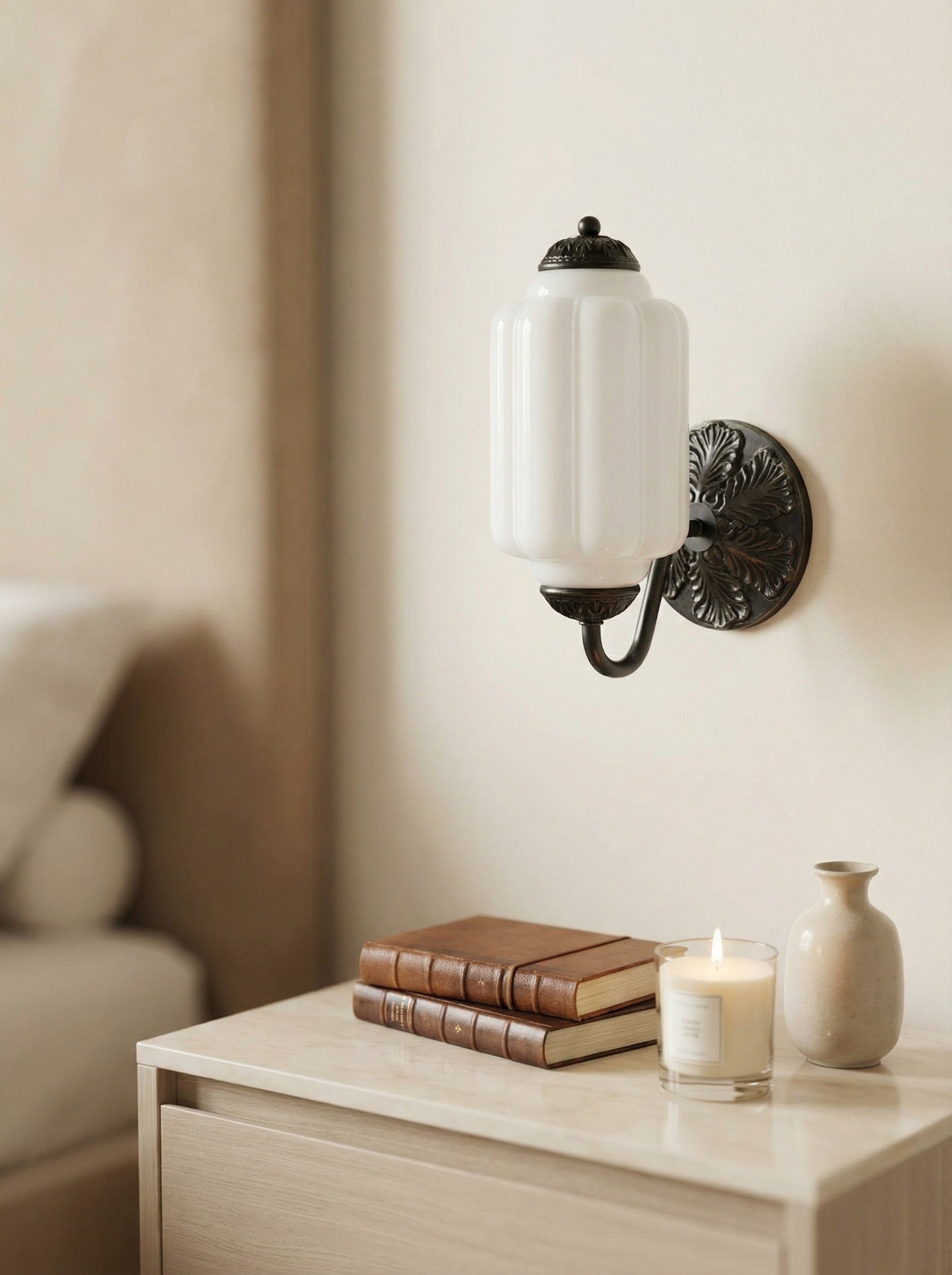 Melkglazen Wandlamp Eloise voor Hal en Slaapkamer | Vintage Wandverlichting met Melkwit Glas | Sansoti