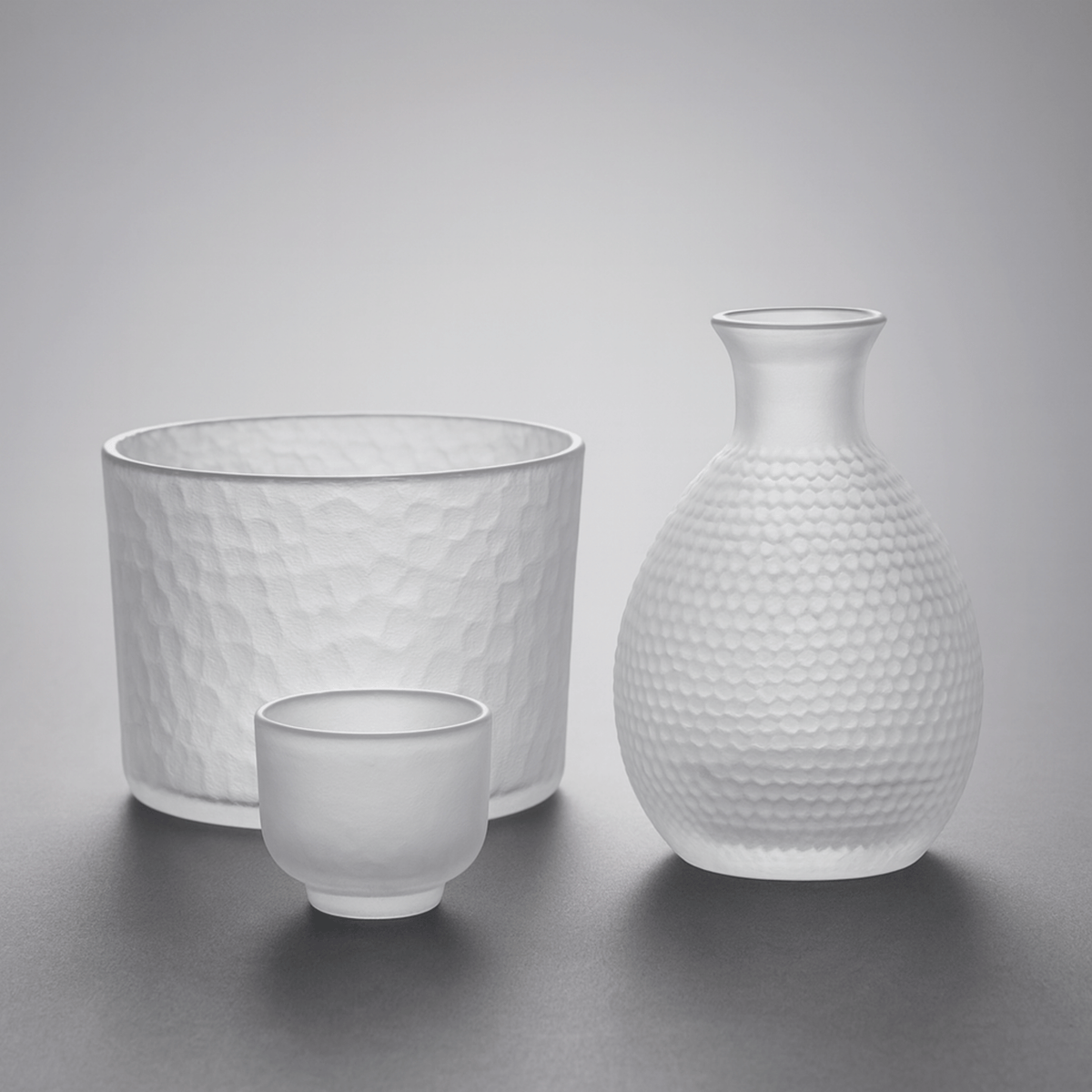 6-teiliges Glas-Saké-Set im japanisch inspirierten Design, Serviergeschirr mit Karaffe, Eiseimer und 4 Gläsern für Spirituosen | Sansoti