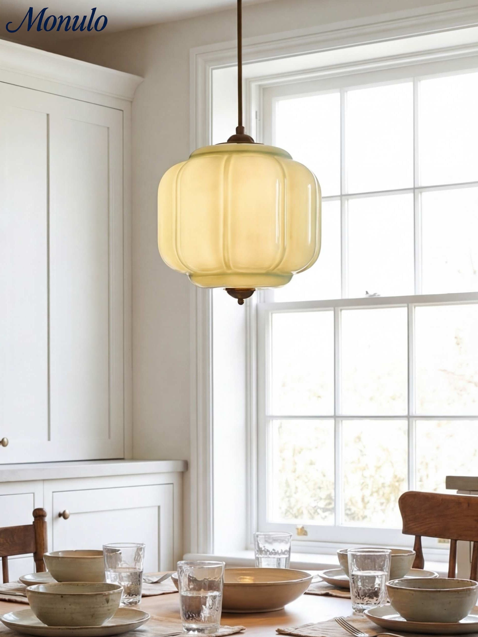 Vintage Kroonluchter met Crèmekleurige Glazen Kappen – Hanglamp in Retro-Stijl voor Eetkamer & Woonkamer | Sansoti