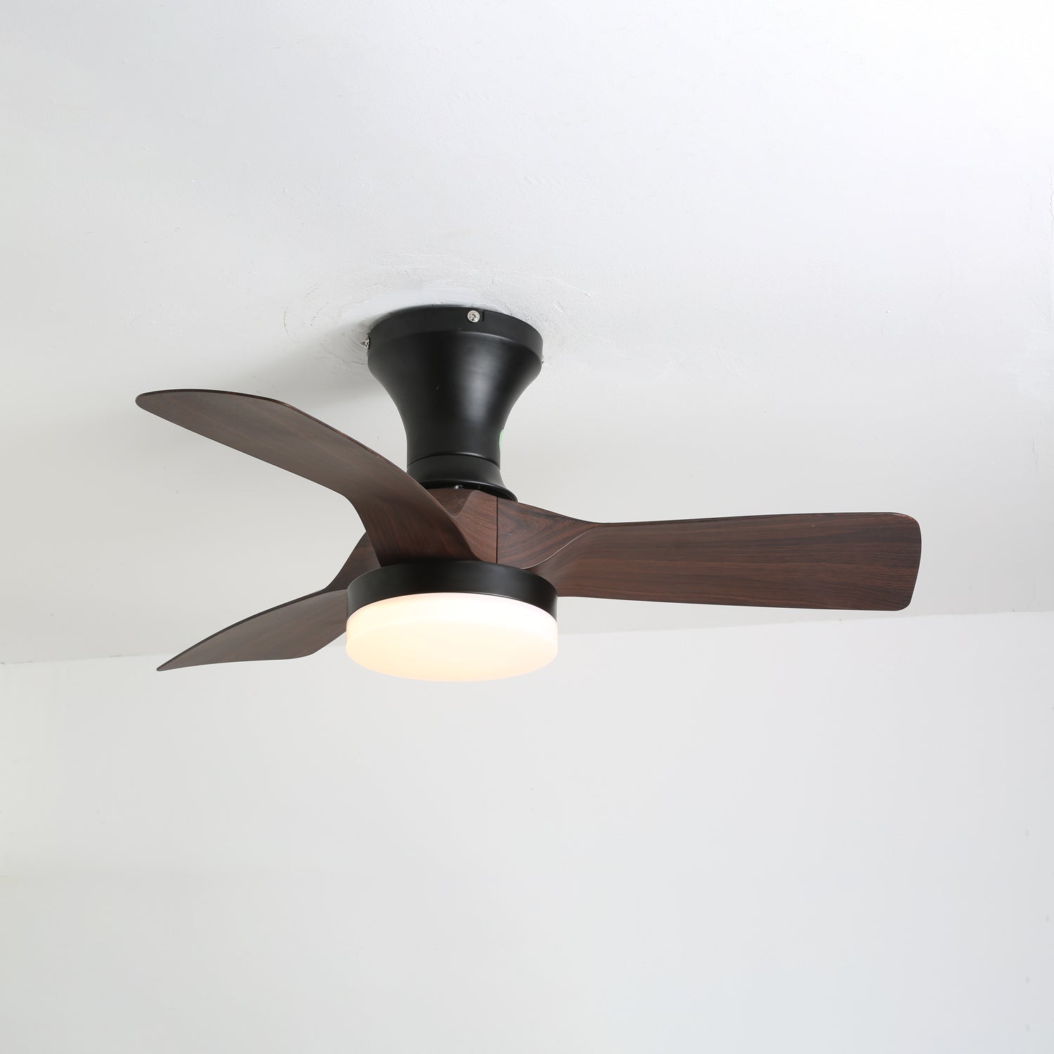 Scandinavische Plafondventilator met Verlichting – Minimalistische Ventilatorlamp in Hout en Wit | Sansoti