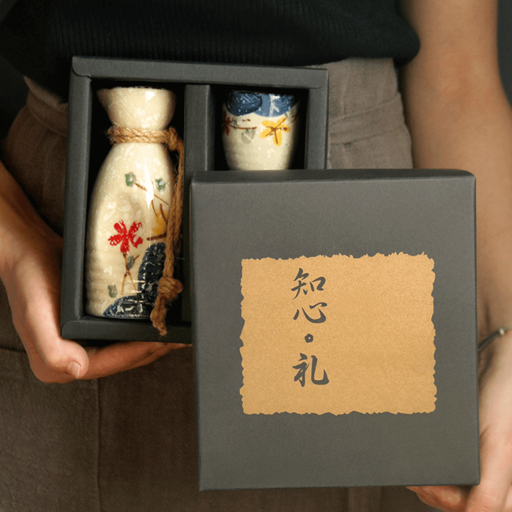Japans Sakura Sake Serviesset met Karaf en Kopjes – Keramiek met Kersenbloesem Motief | Sansoti
