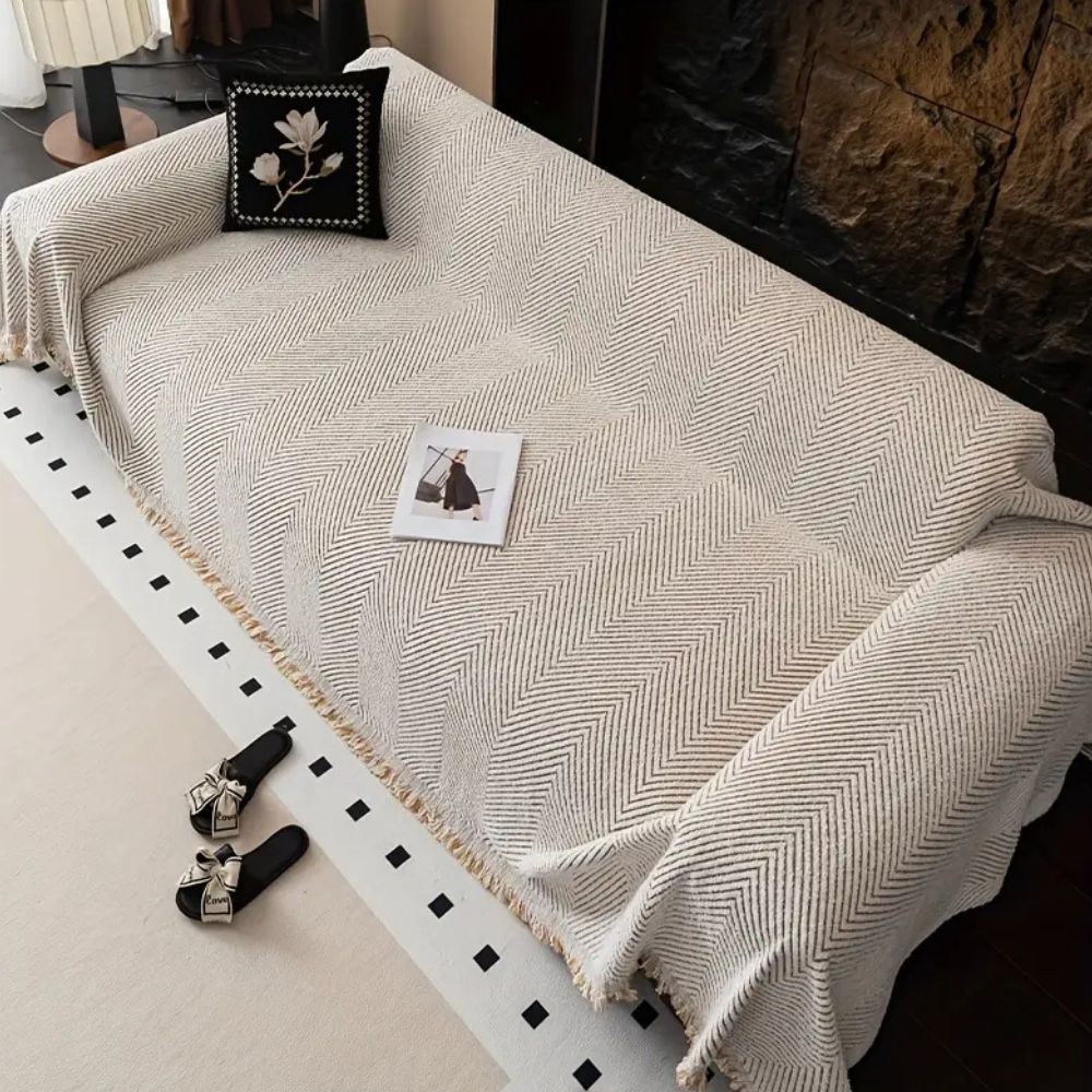 Gewebter Sofabezug mit Fischgrätmuster – Schutzdecke für Sofa & Sessel | Restfield