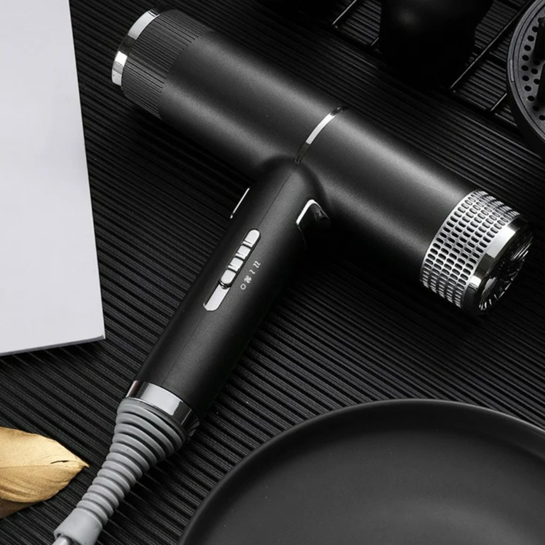 Sèche-cheveux léger avec accessoires, technologie ionique et moteur puissant | Restfield