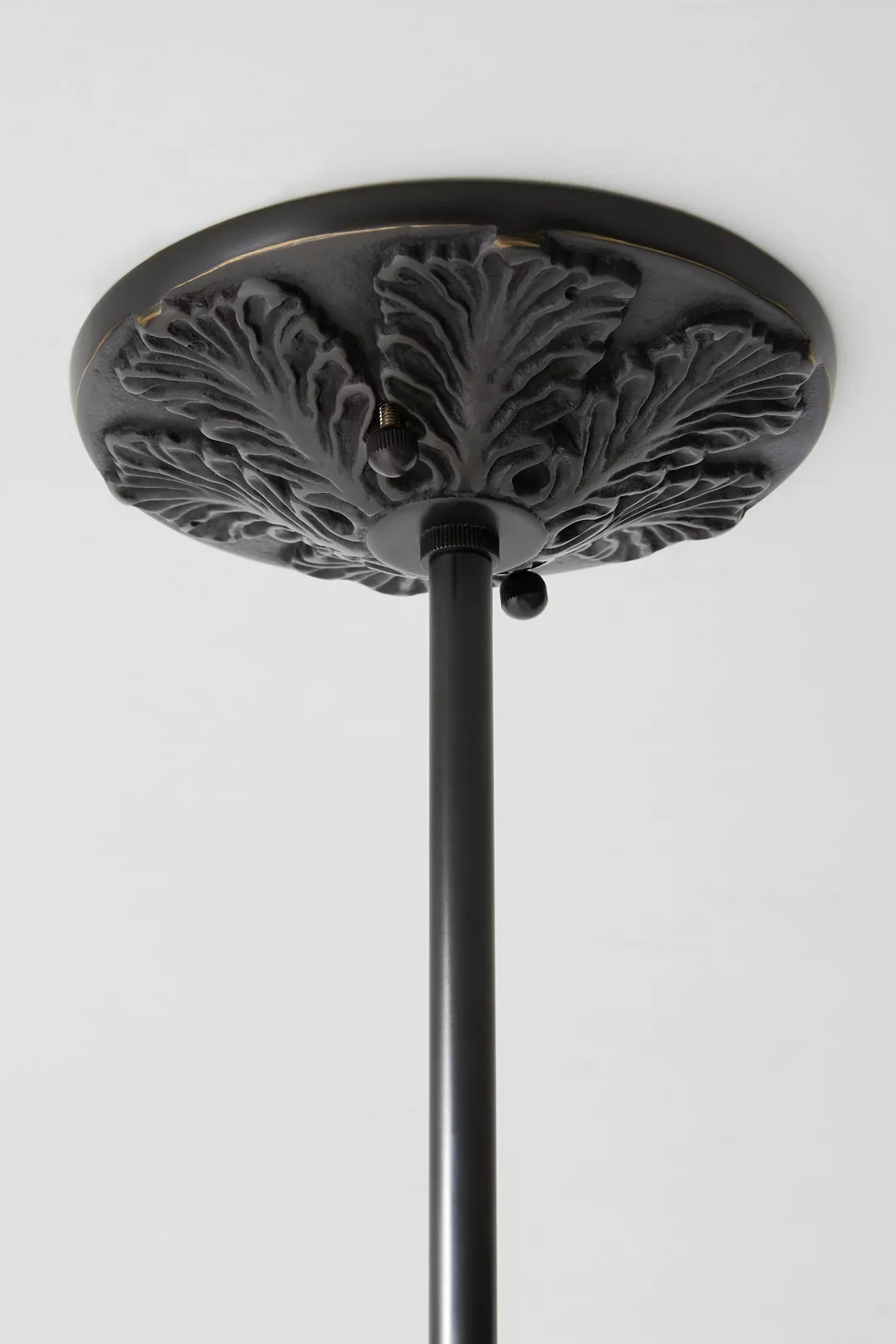 Melkglazen Kroonluchter Vintage Afwerking Tijdloze Elegantie Klassieke Verlichting voor Eetkamer Woonkamer | Sansoti