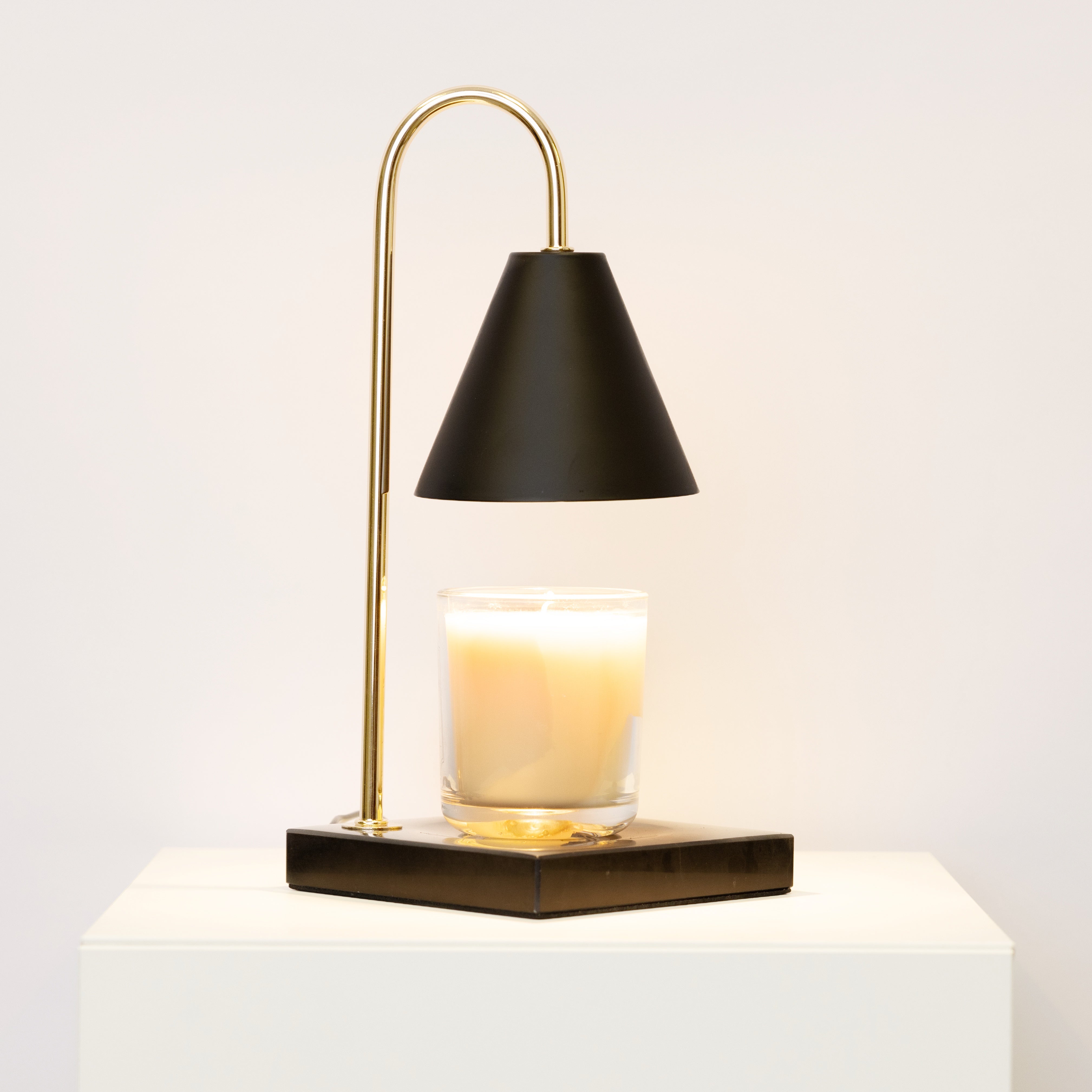 Luxuriöse Kerzenwärmerlampe mit zeitlosem Marmor-Finish und flammenloser Wärme | Restfield