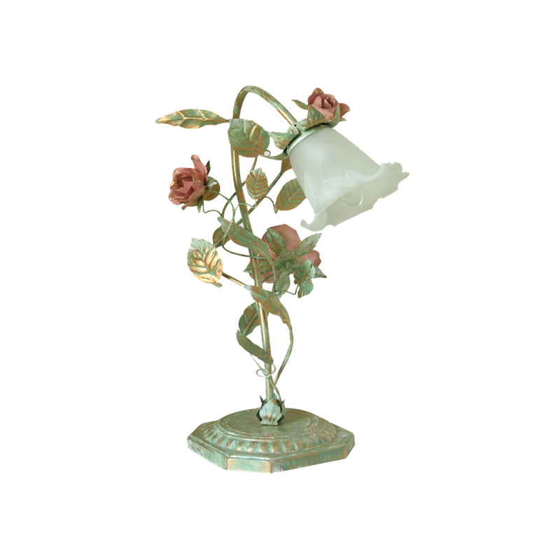 Pastorale Metalen Nachtkastlamp met Bloem Decoratie - Groen - Vintage Tafellamp - 1 of 2 Lichtpunten | Sansoti