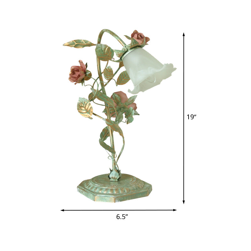 Pastorale Metalen Nachtkastlamp met Bloem Decoratie - Groen - Vintage Tafellamp - 1 of 2 Lichtpunten | Sansoti