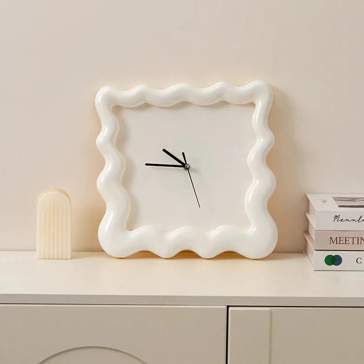 Wanduhr Weiß Gewellter Rahmen 30cm Minimalistisch ABS Wohnzimmer Schlafzimmer Modern | Restfield