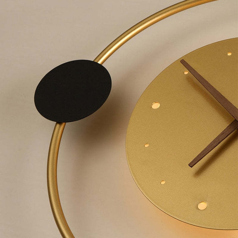 Horloge mural avec éclairage LED en métal et acrylique noir et doré, design moderne et décoratif pour salon et chambre | Sansoti
