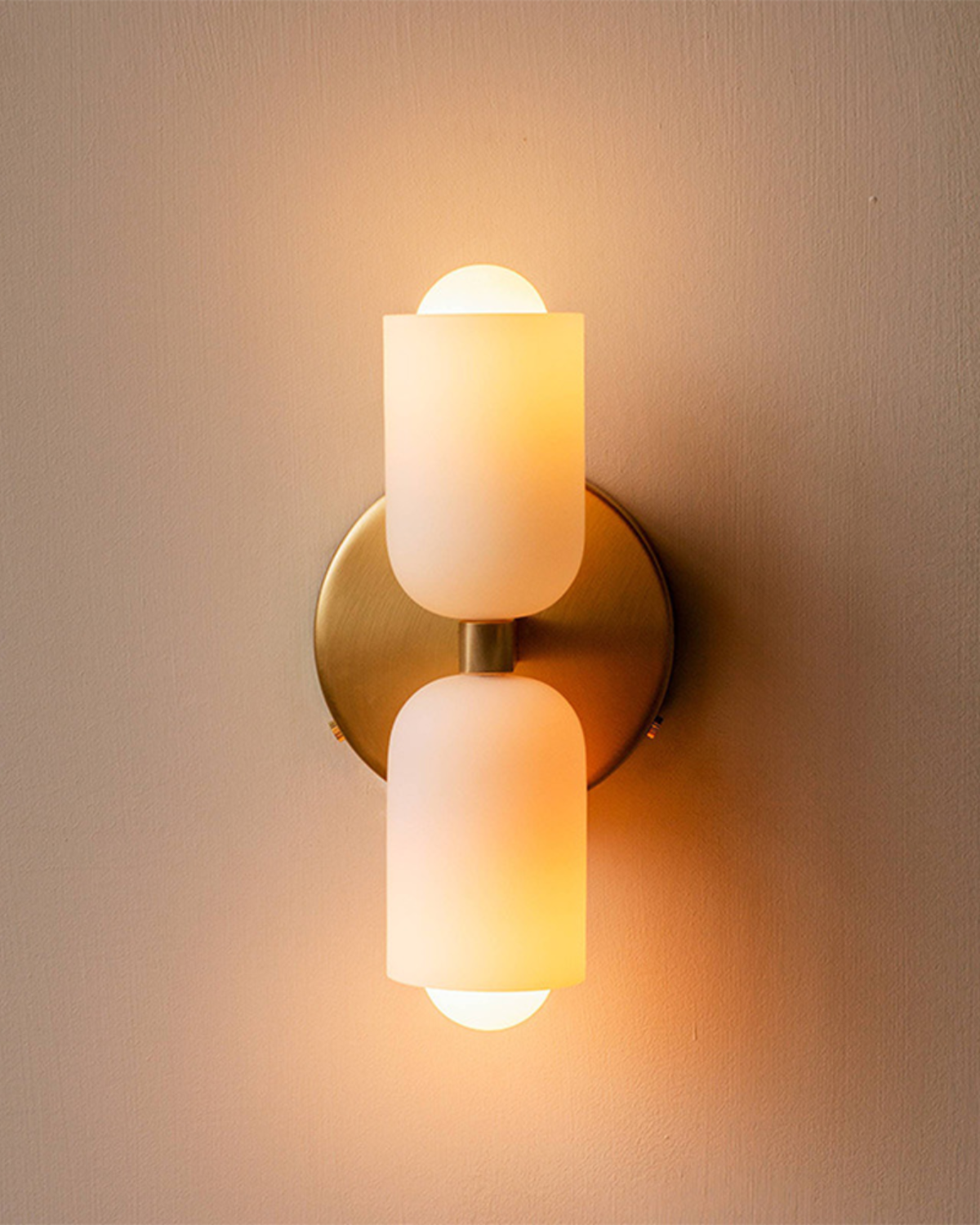 Wandlamp Dubbele Ronde Kap Zwart Frame Warm Sfeerlicht Slaapkamer Woonkamer Gang Minimalistische Wandverlichting Modern Japandi Scandinavisch Interieur | Sansoti