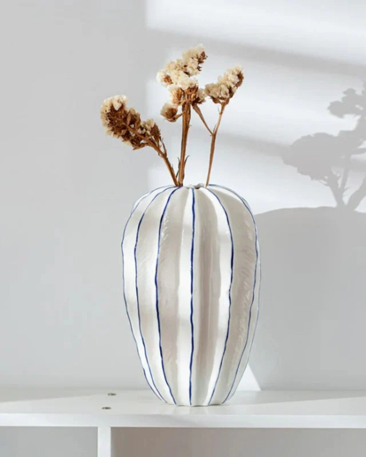 Keramische Sierpot met Moderne Silhouet voor Droogbloemen en Kunstplanten | Sansoti