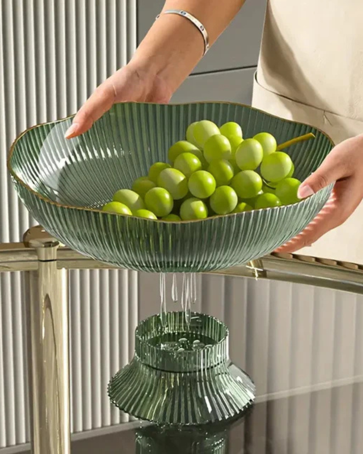 Fruitschaal op Voet met Goudrand Geribbeld Keramiek Transparant Groen Grijs voor Tafelcenterpiece Interieur | Sansoti