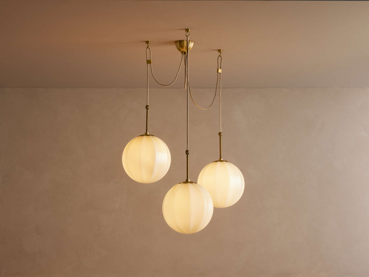Lustre en laiton et verre crème, plusieurs boules, suspension réglable, style vintage, éclairage d’ambiance pour le salon | Sansoti