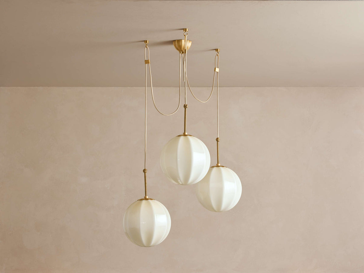 Lustre en laiton et verre crème, plusieurs boules, suspension réglable, style vintage, éclairage d’ambiance pour le salon | Sansoti