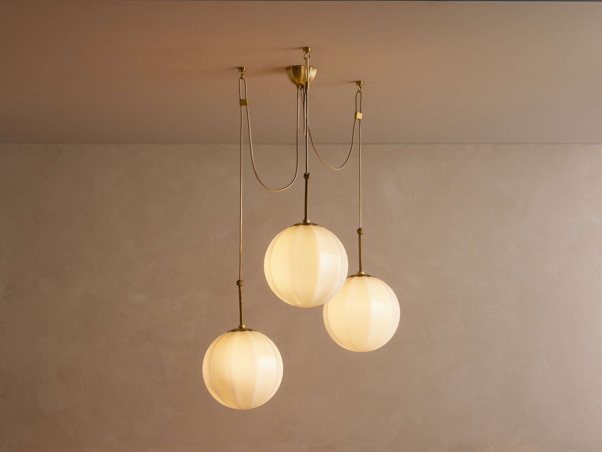 Lustre en laiton et verre crème, plusieurs boules, suspension réglable, style vintage, éclairage d’ambiance pour le salon | Sansoti