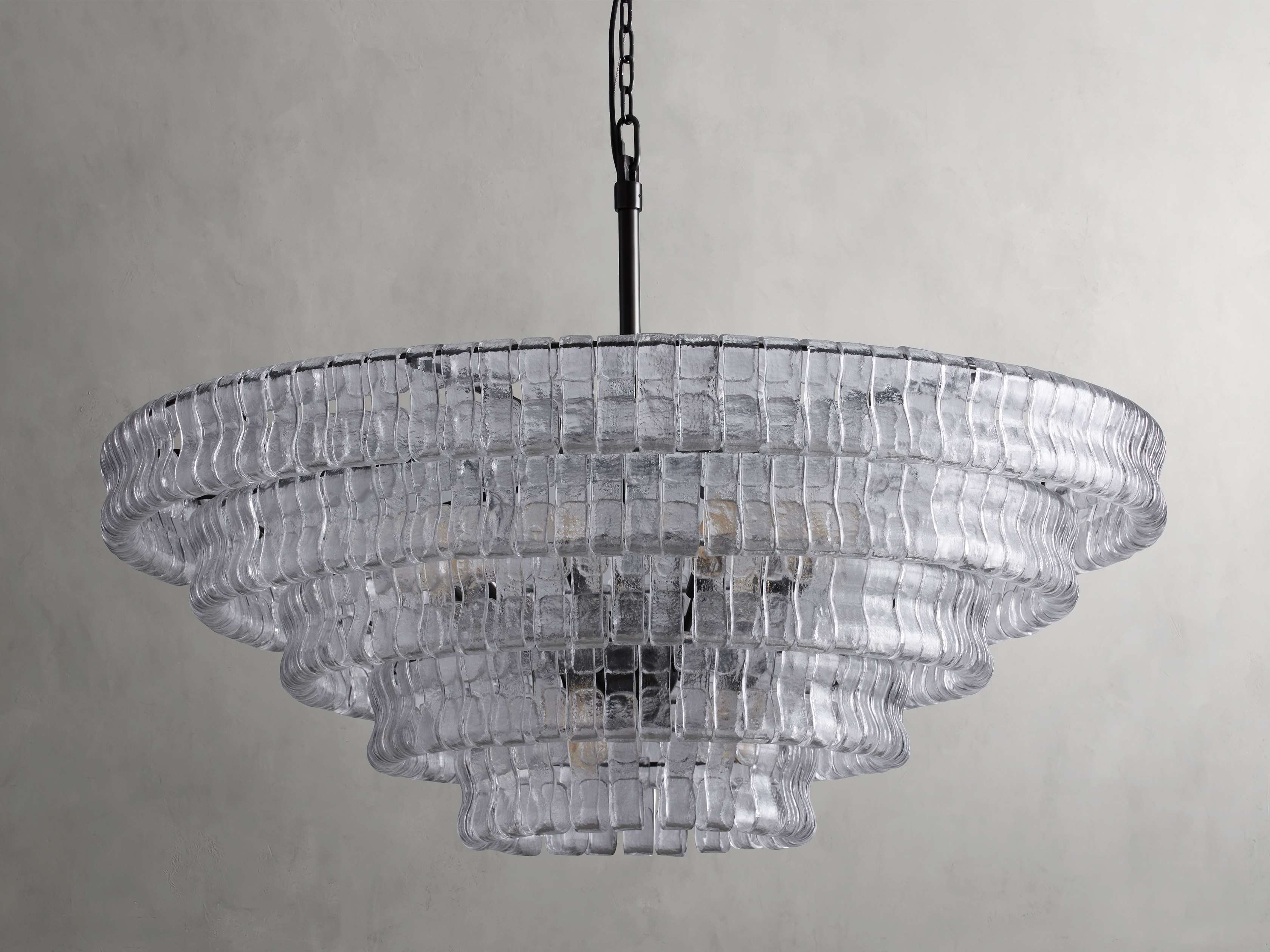 Lustre rond en verre texturé avec structure métallique multicouche À intensité variable et réglable 60-152cm pour salon | Sansoti