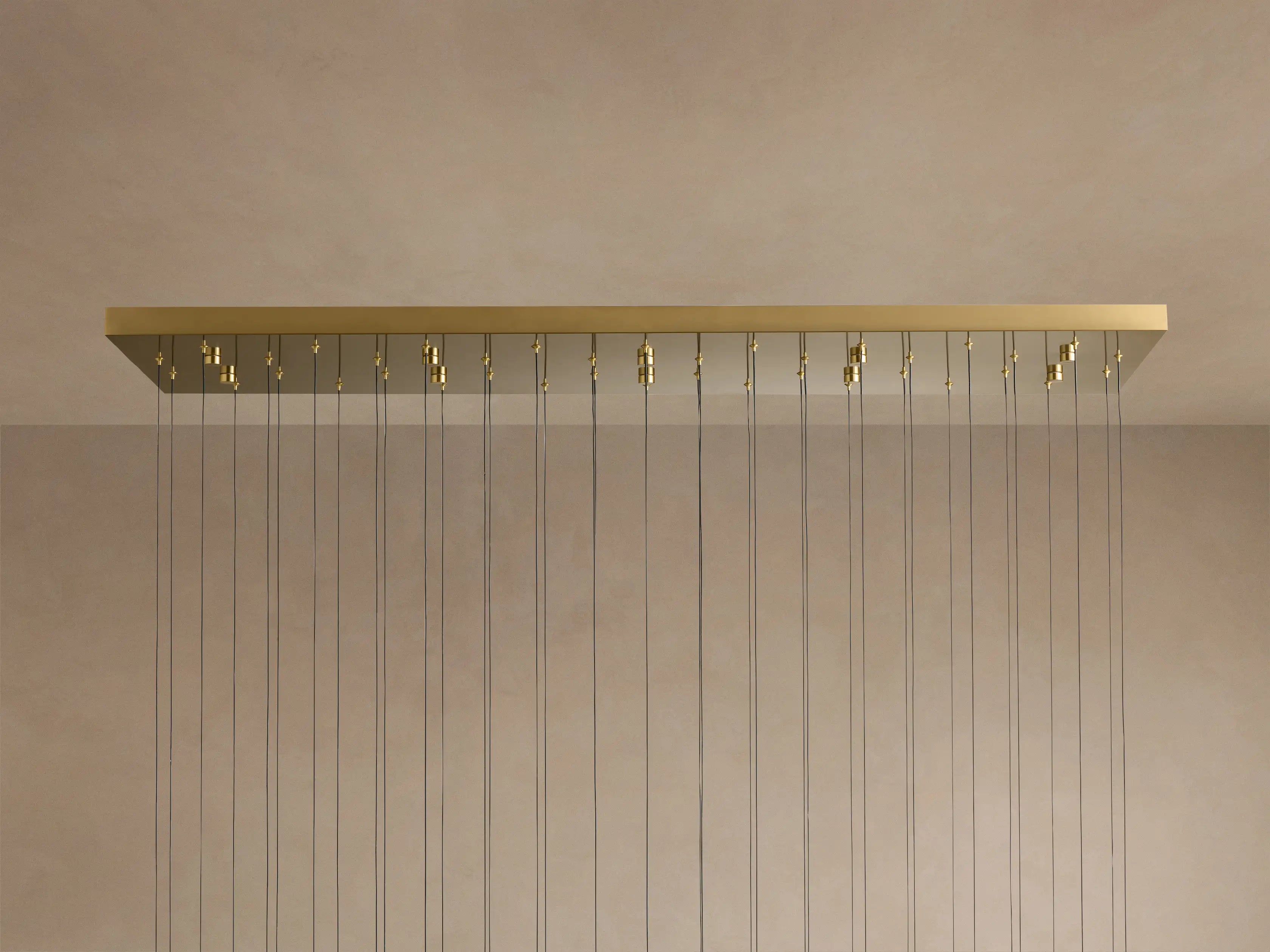 Lustre linéaire avec lampes LED réglables adapté à la salle à manger et à la cuisine en verre fabriqué à la main au design moderne | Sansoti