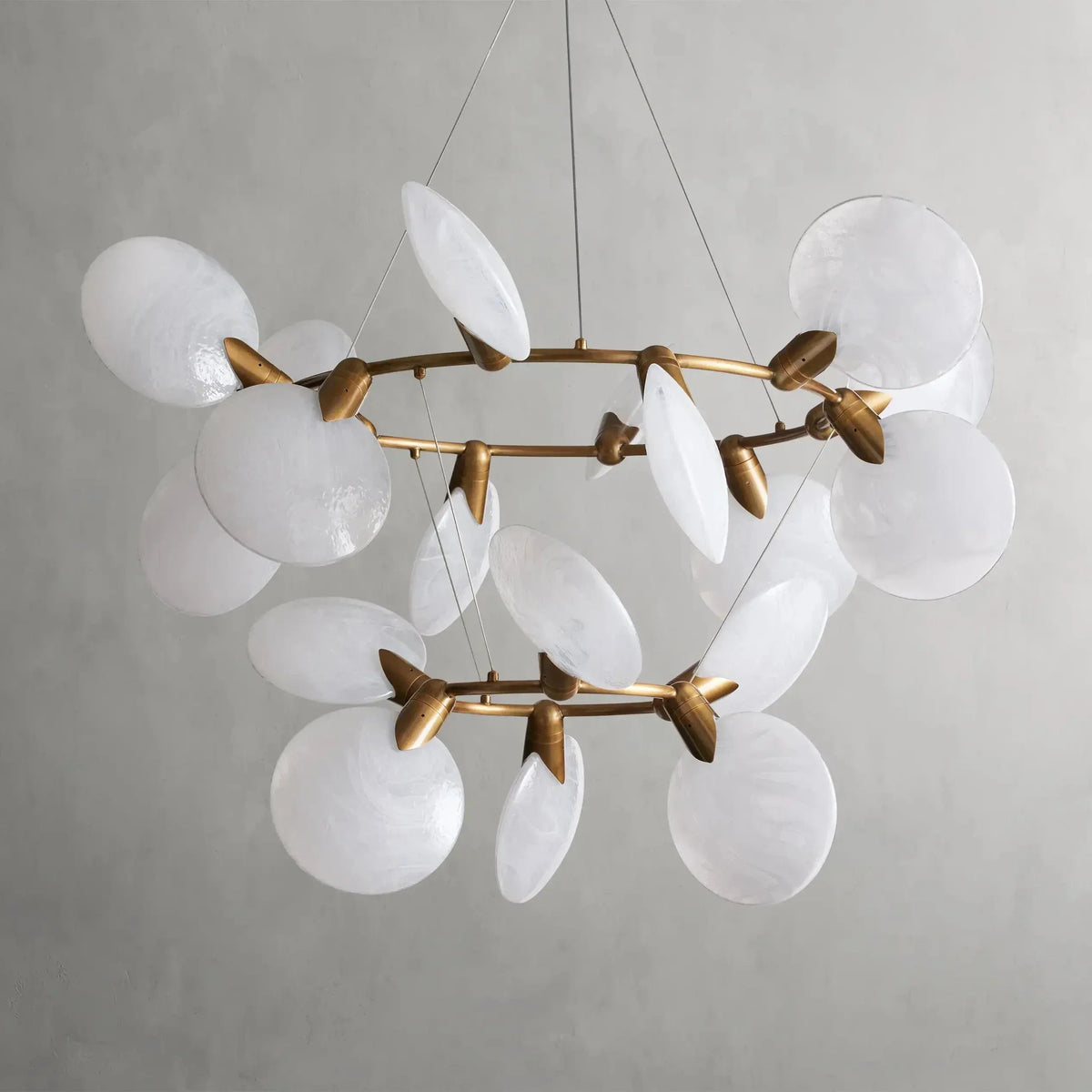 Lustre en verre soufflé à la main 2 niveaux 18 sources lumineuses LED système de suspension réglable en laiton salon salle à manger | Sansoti