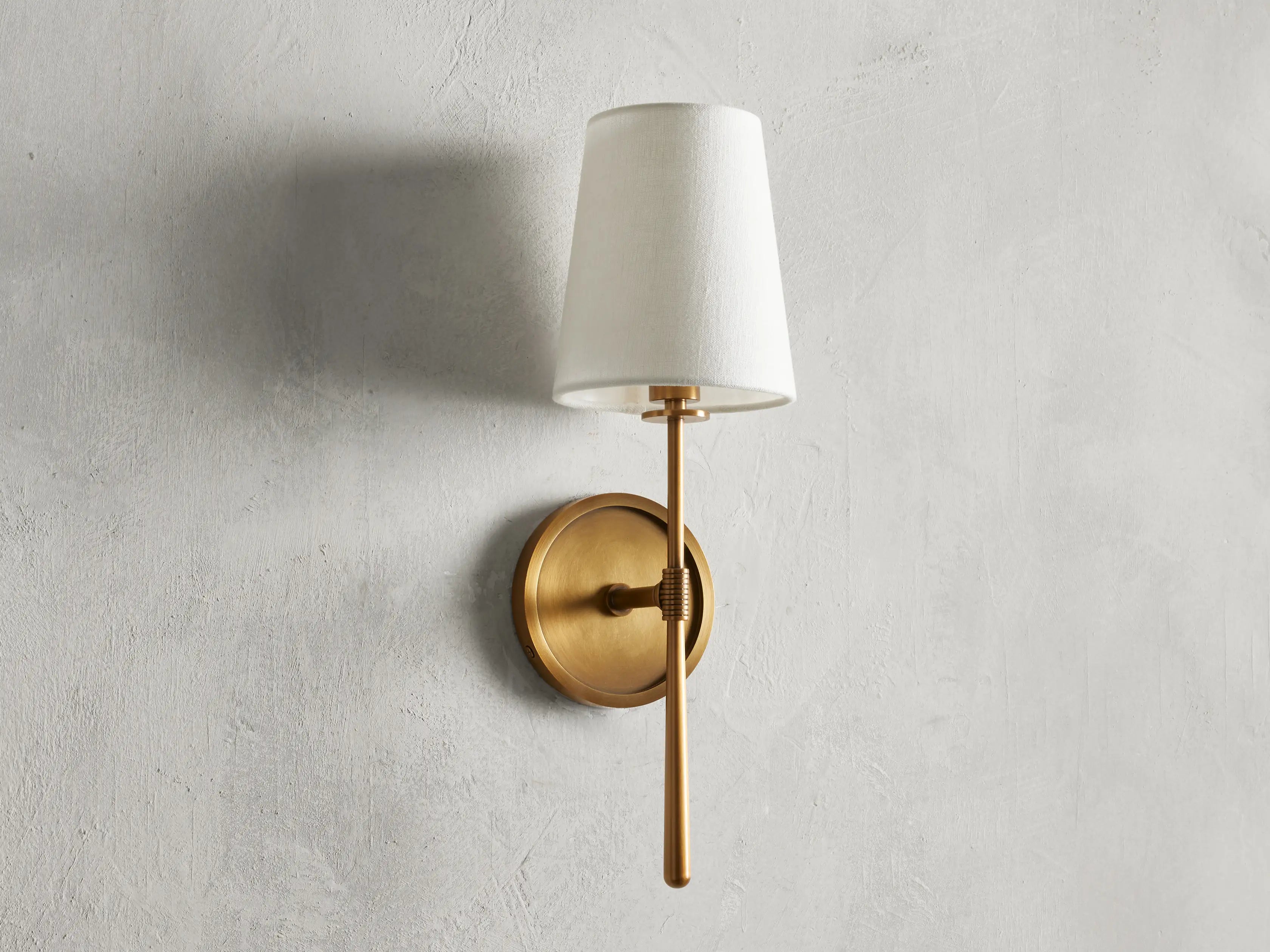 Applique murale avec abat-jour en lin et forme de torche pour salon chambre salle de bains couloir au design moderne et à l’éclairage élégant | Sansoti