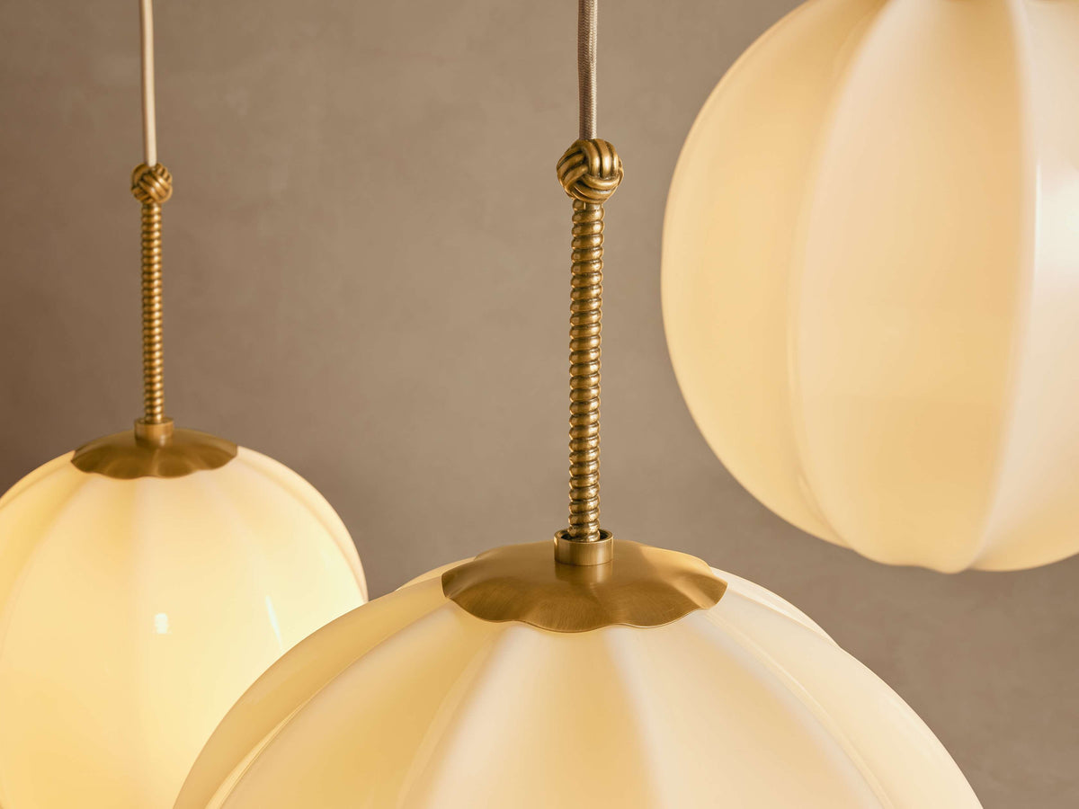 Lustre en laiton et verre crème, plusieurs boules, suspension réglable, style vintage, éclairage d’ambiance pour le salon | Sansoti