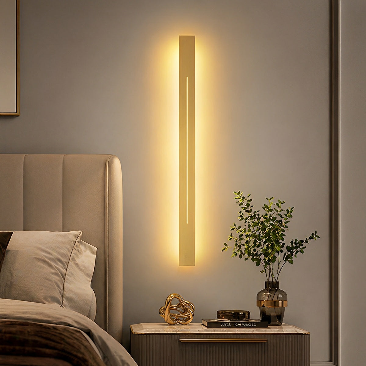 Applique murale élégante à bande LED en fer et acrylique, dimmable, 60-120 cm, pour miroir, salon ou salle de bains, noir et doré, moderne et chaleureuse | Sansoti