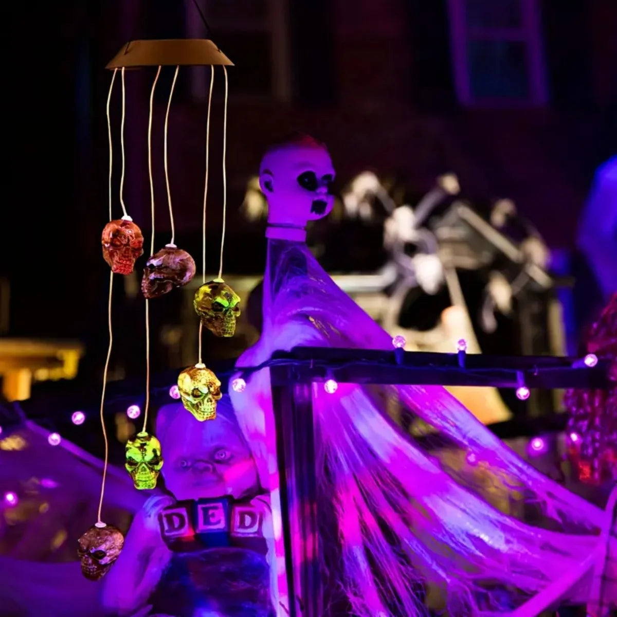 Carillon solaire à vent avec crânes, LED à changement de couleur, décoration suspendue pour jardin et terrasse, éclairage d'ambiance d'extérieur pour Halloween | Sansoti