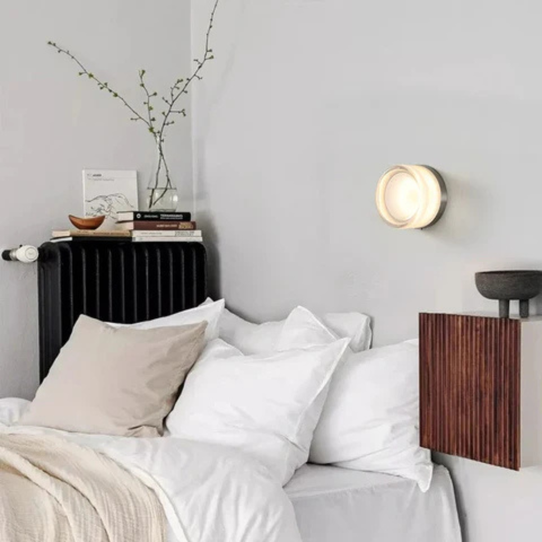 Glas-Wandleuchte mit Eisenfassung – skandinavischer Stil für stimmungsvolle Beleuchtung im Wohn- und Schlafzimmer | Sansoti