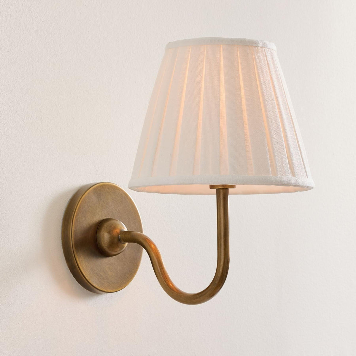 Wandlamp Messing met Stoffen Kap Plissé of Glad Wit Rood Groen Blauw Geel Antiek Brons Chroom 1 of 2 Lichtpunten | Sansoti