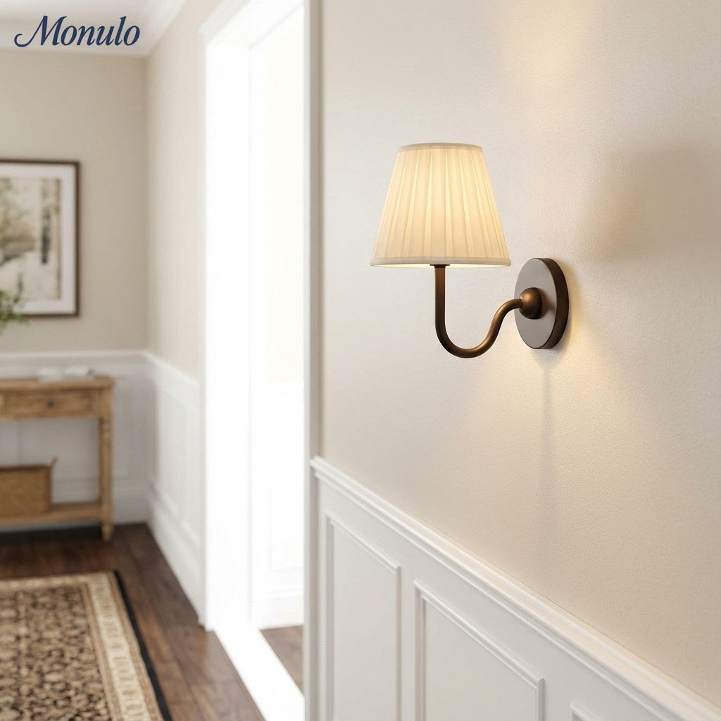 Wandlamp met Geplisseerde Stoffen Kap – Klassieke Verlichting voor Slaapkamer en Woonkamer | Sansoti