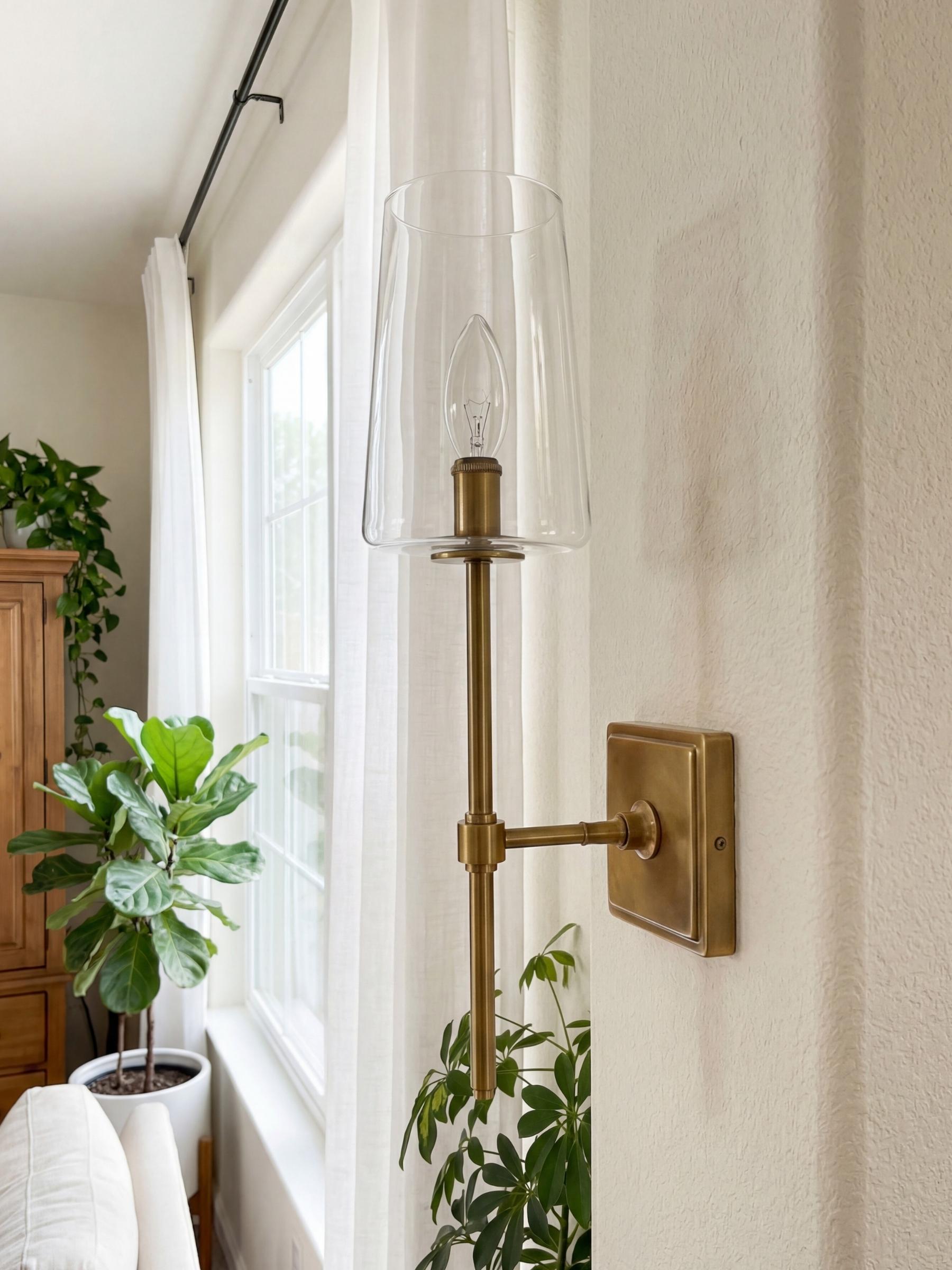 Glazen Wandlamp met Helder Glas – Enkelvoudige tot Drievoudige Configuratie – Elegante Badkamerverlichting | Sansoti