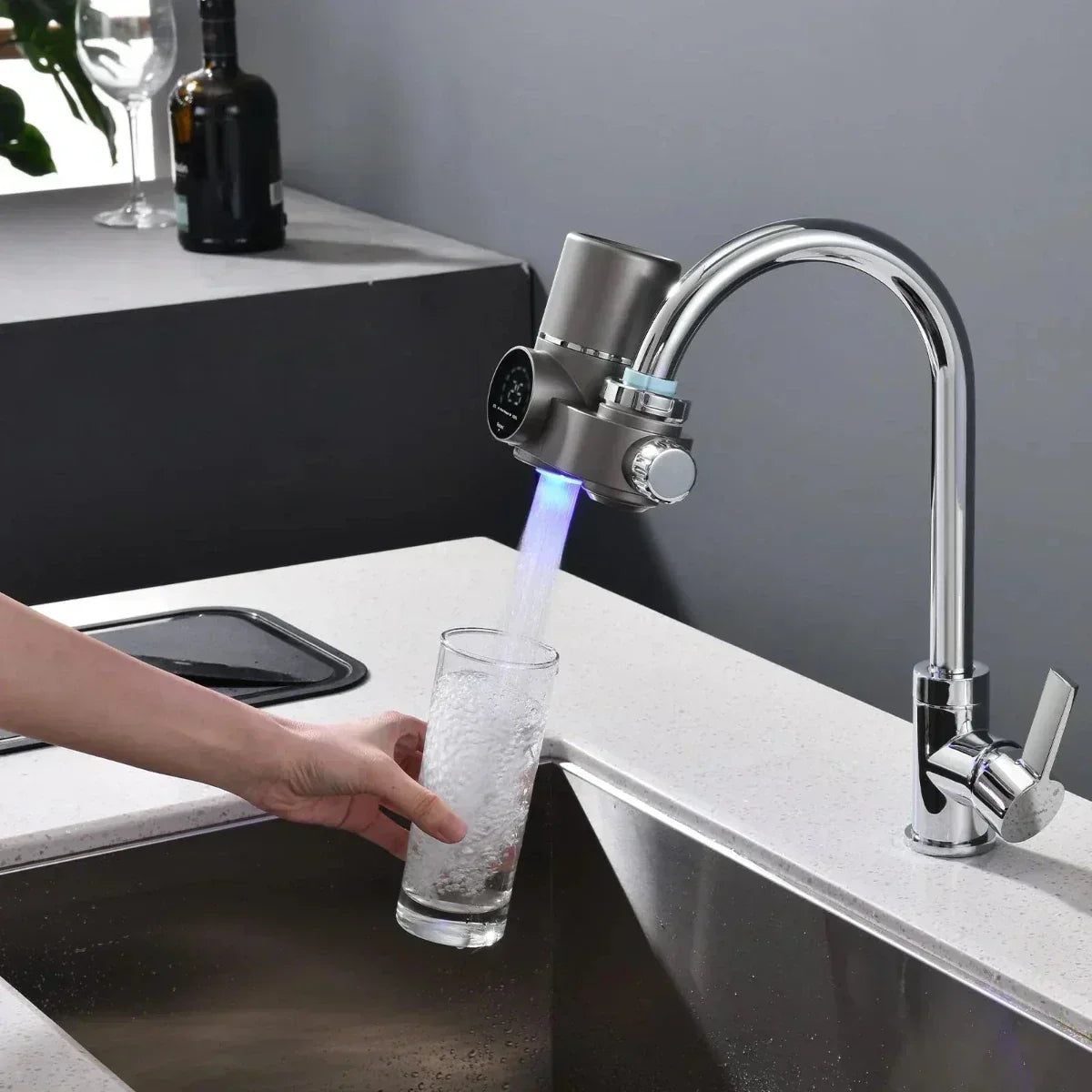 Wasserhahnfilter mit LED-Temperaturanzeige aus ABS und Edelstahl, zwei Modi, Wasseraufbereitung für die Küchenarmatur | Sansoti