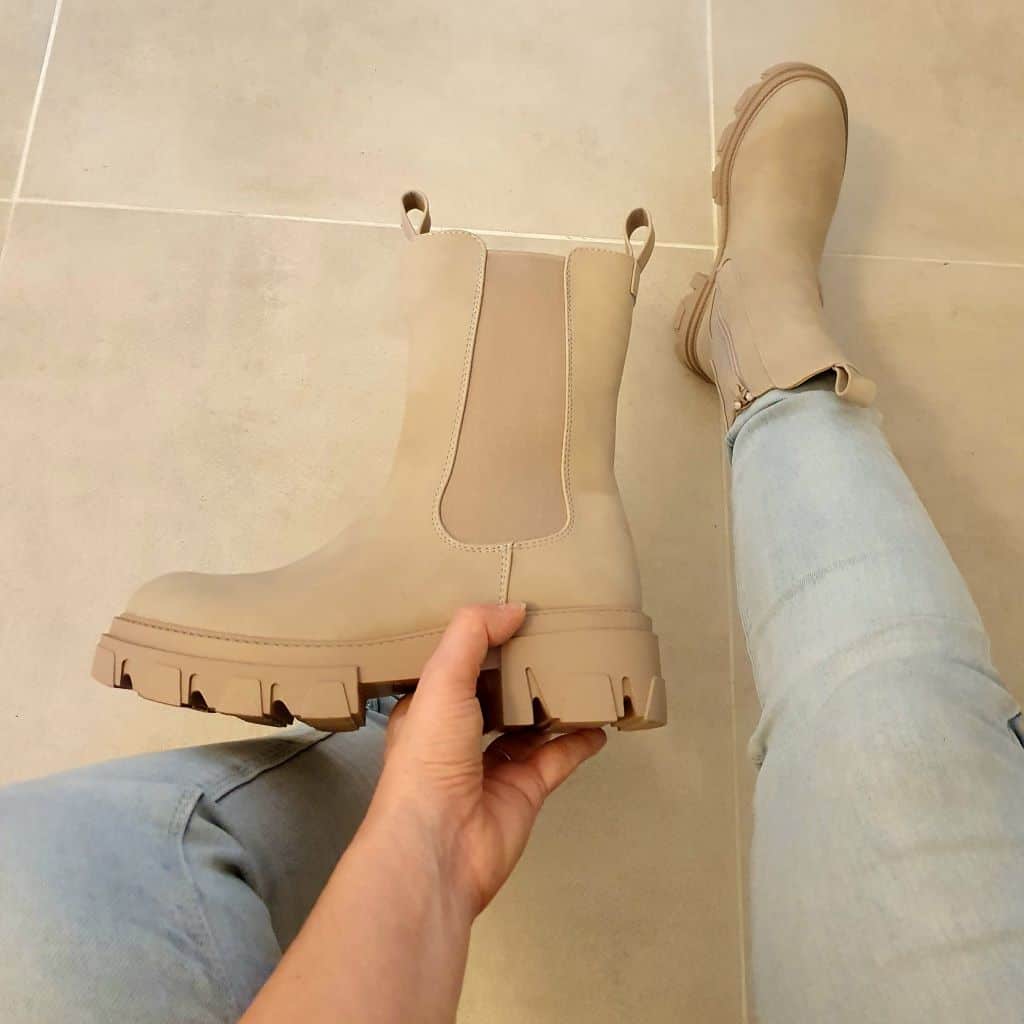 Beige Chelsea-Boots für Damen, halbhoch, mit elastischen Einsätzen und Reißverschluss, 5-cm-Absatz, grobe Sohle - bequeme Alltagsschuhe | Sansoti