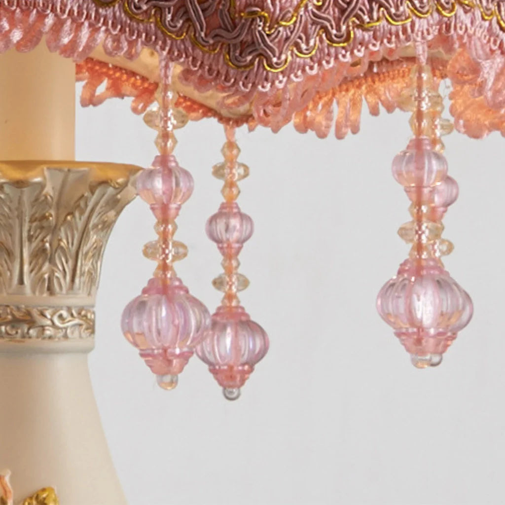 Romantische Tafellamp met Stoffen Kap en Parels – Elegante Decoratieve Nachtlamp met Kant en Rozenmotief – Klassieke Vintage Sfeerlamp voor Slaapkamer en Woonkamer | Sansoti