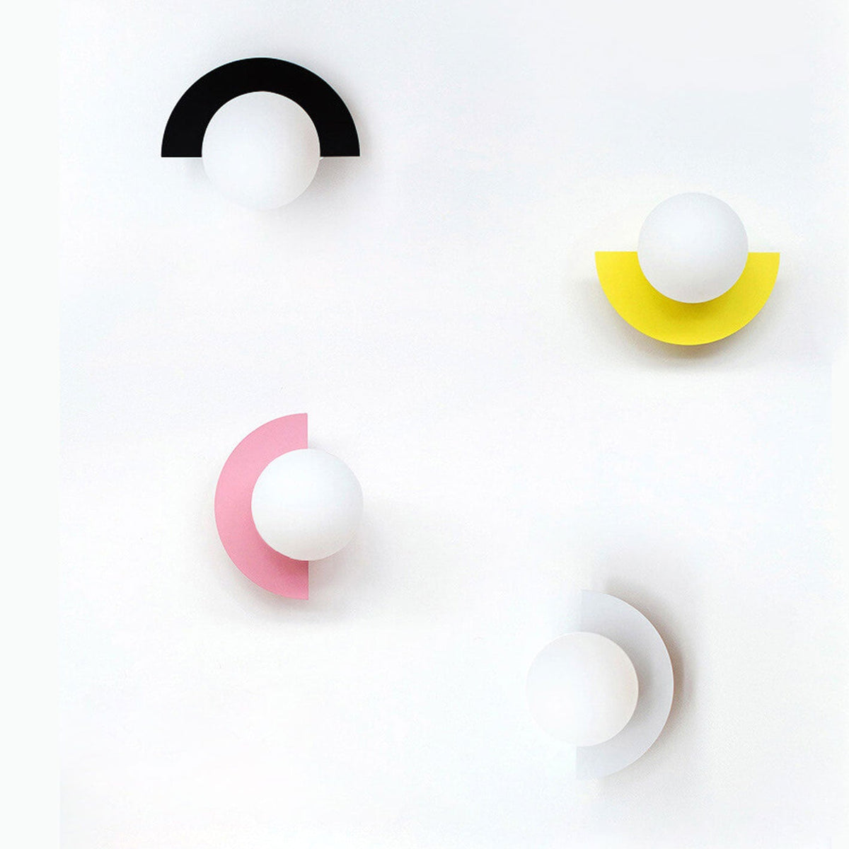 Applique murale semi-circulaire avec boule colorée, design moderne, éclairage décoratif pour salon, chambre et couloir | Sansoti