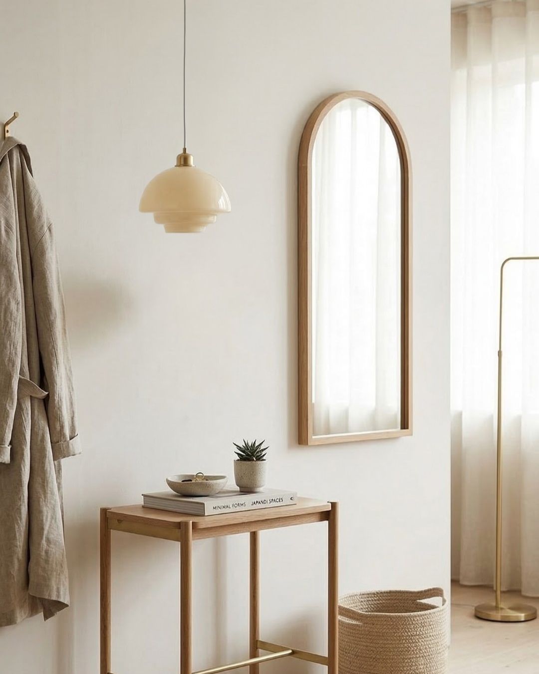 TINA Hanglamp – Mid-Century Melkwit Glas met Geborsteld Messing | Moderne Eetkamer & Keukenverlichting | Verstelbaar | E27 Fitting | Sansoti