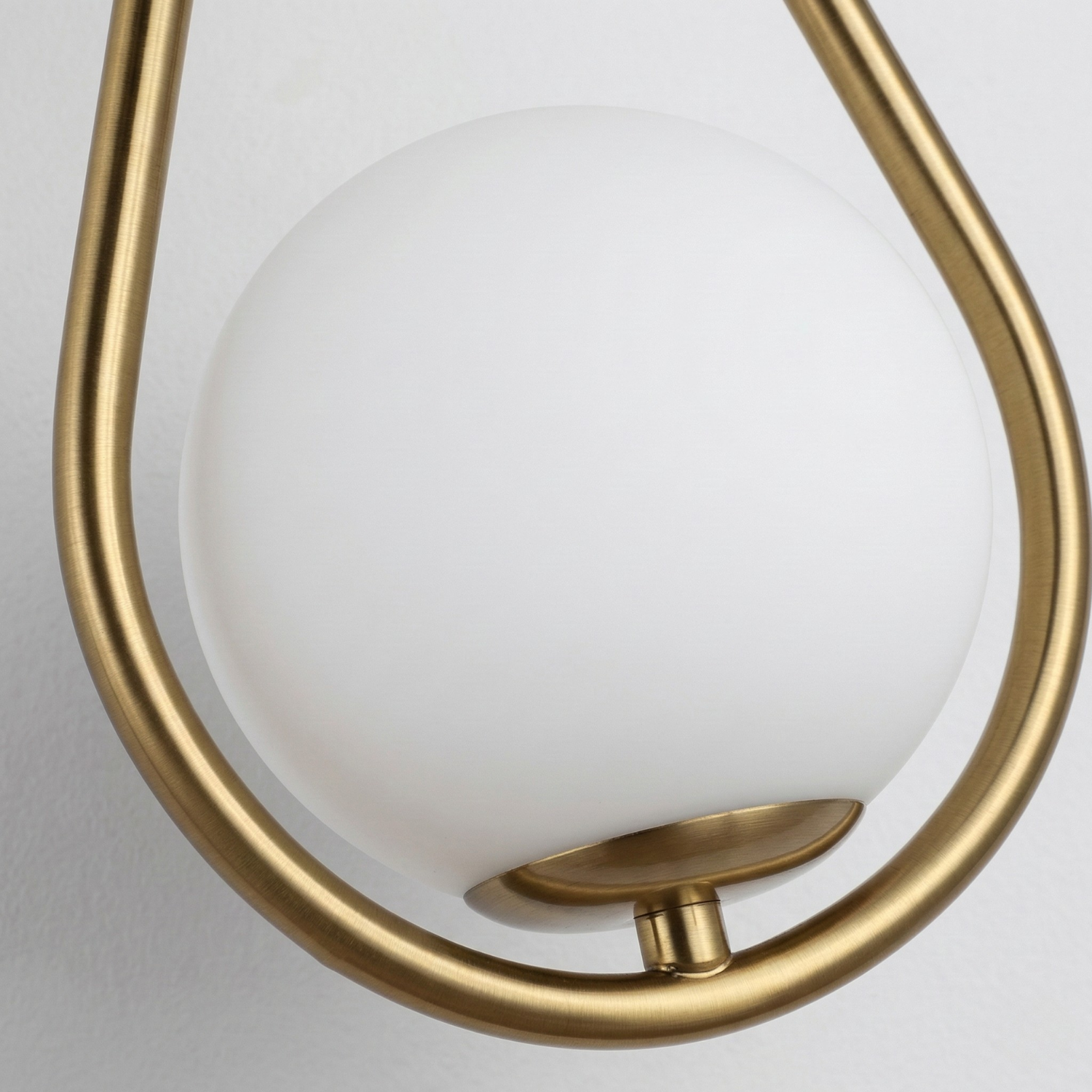 Nordische Wandlamp met Glazen Bol — Minimalistische Verlichting voor Scandinavische Interieurs | Sansoti