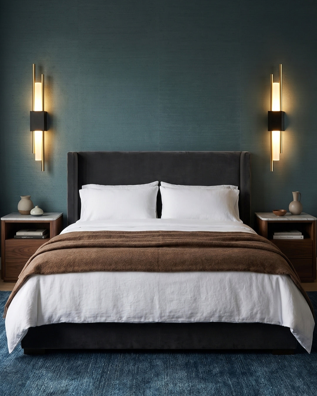 Scandinavische Minimalistische Wandlamp – Modern Verticaal Design met Gerichte LED-Verlichting – Zwart Goud | Sansoti