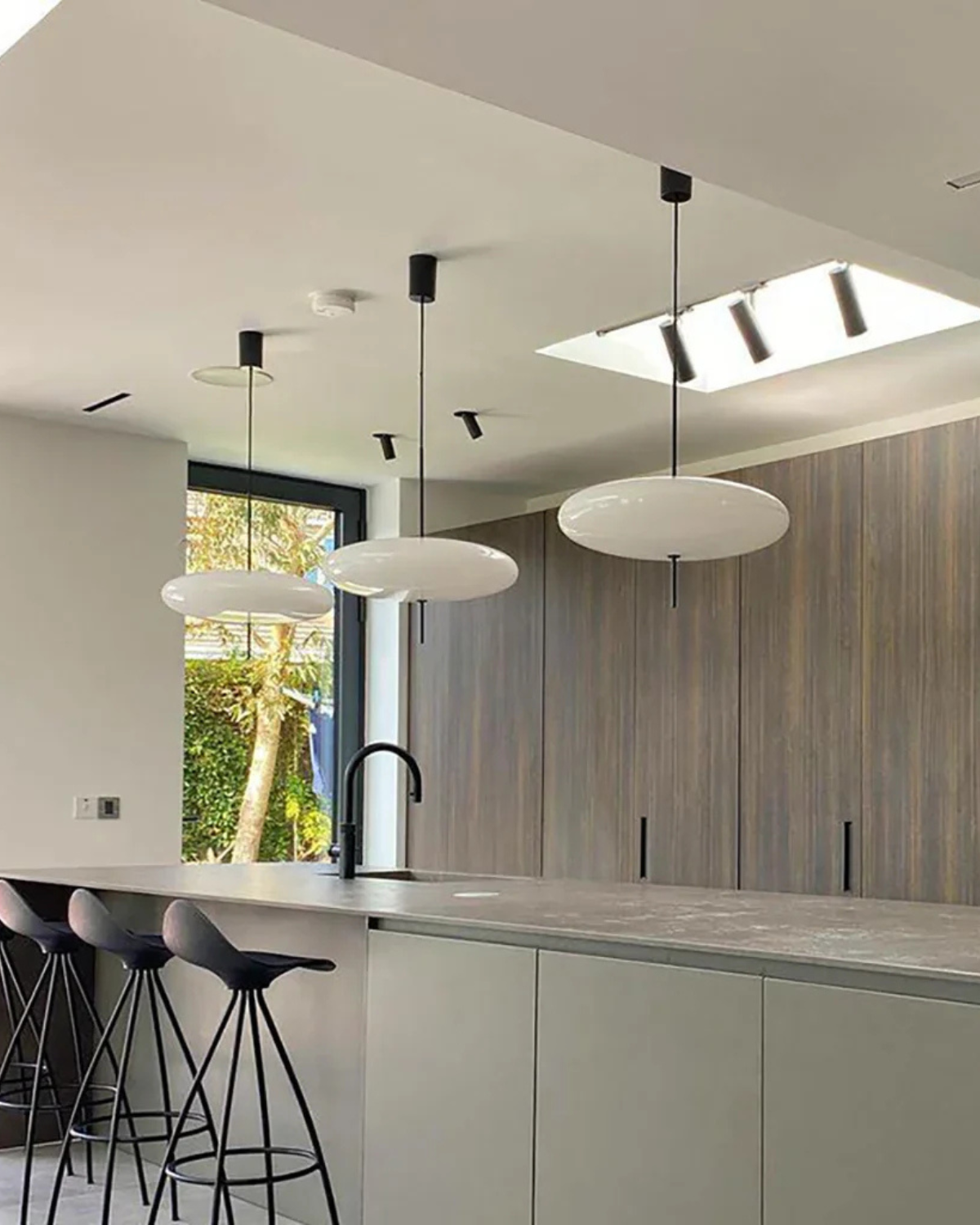 Moderne Hanglamp Met Zwevend Design In Acryl En Metaal Met Warme Diffuse Verlichting | Sansoti