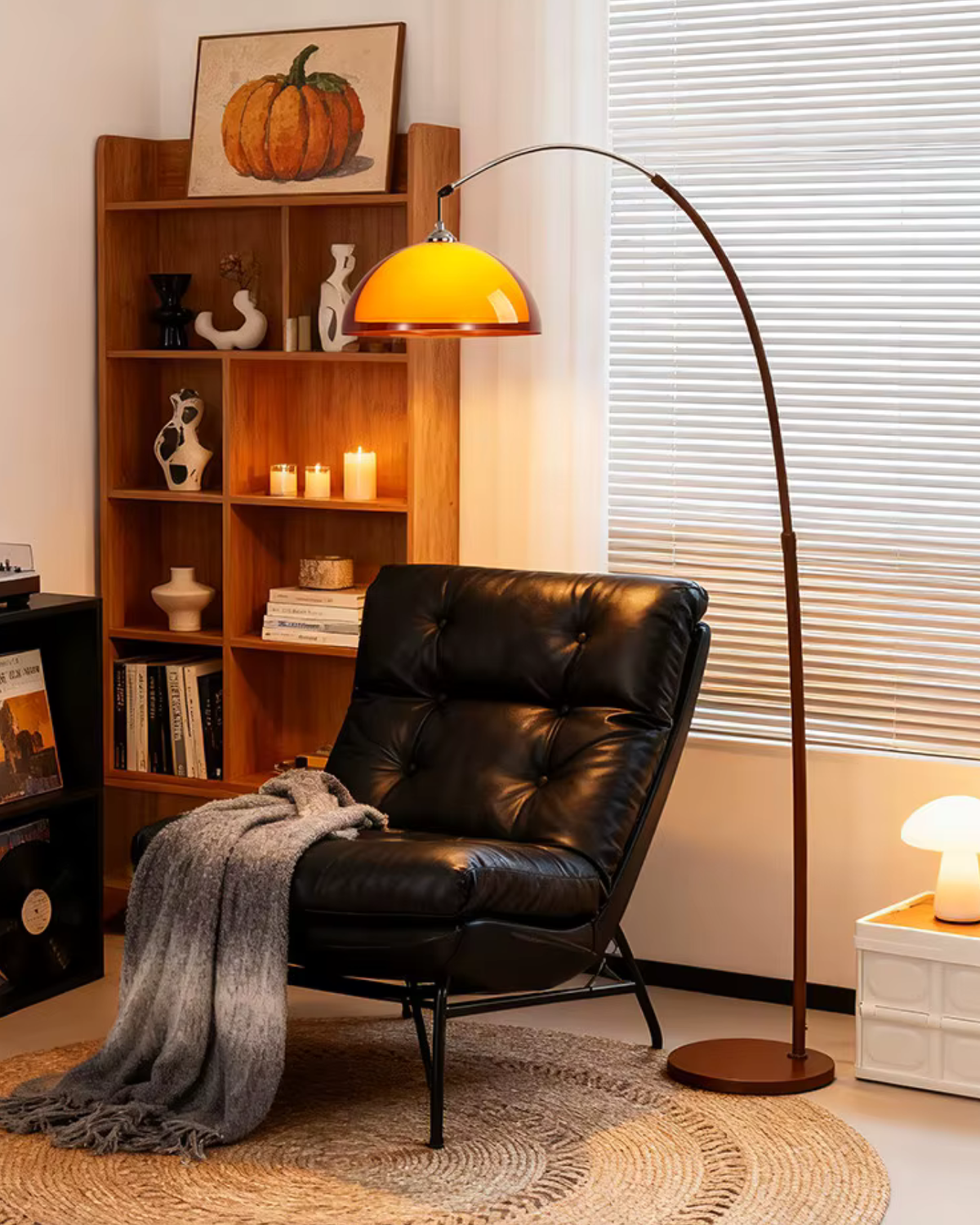 Bogen-Stehlampe aus Metall mit verstellbarem Arm, bernsteinfarbenem Kuppelschirm, Leselampe, Wohnzimmer, Walnuss, Mid-Century Modern | Sansoti