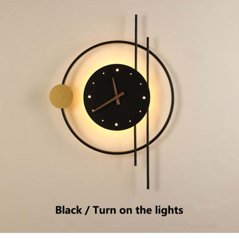 Horloge mural avec éclairage LED en métal et acrylique noir et doré, design moderne et décoratif pour salon et chambre | Sansoti