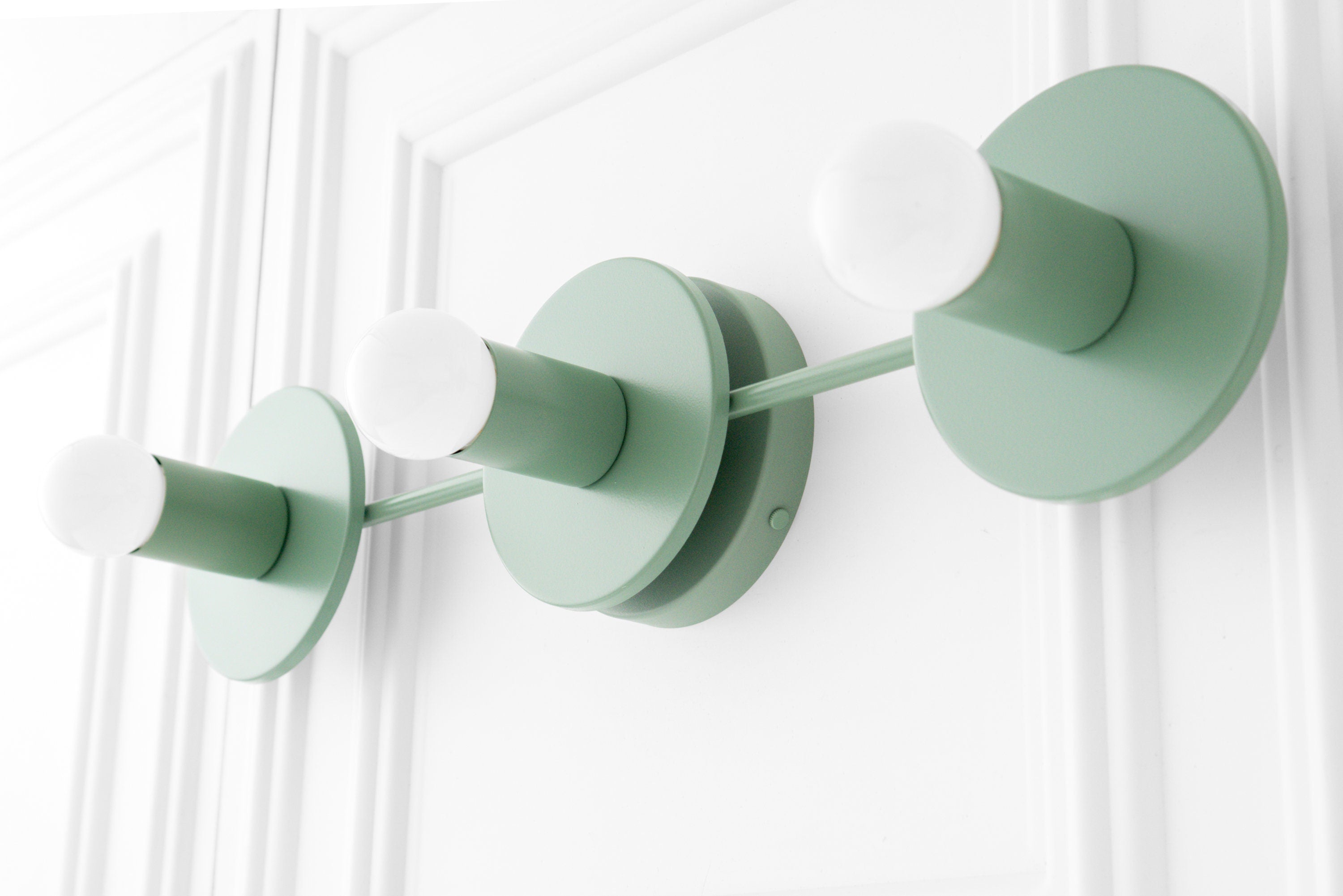 Metalen Wandlamp met Bolvormige Glazen Kappen 3-Lichts Badkamerverlichting Mat Groen | Sansoti