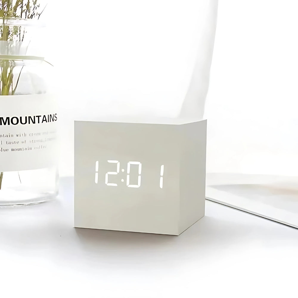 Digitale LED Wekker Kubus met Temperatuur Display Hout Finish | Sansoti