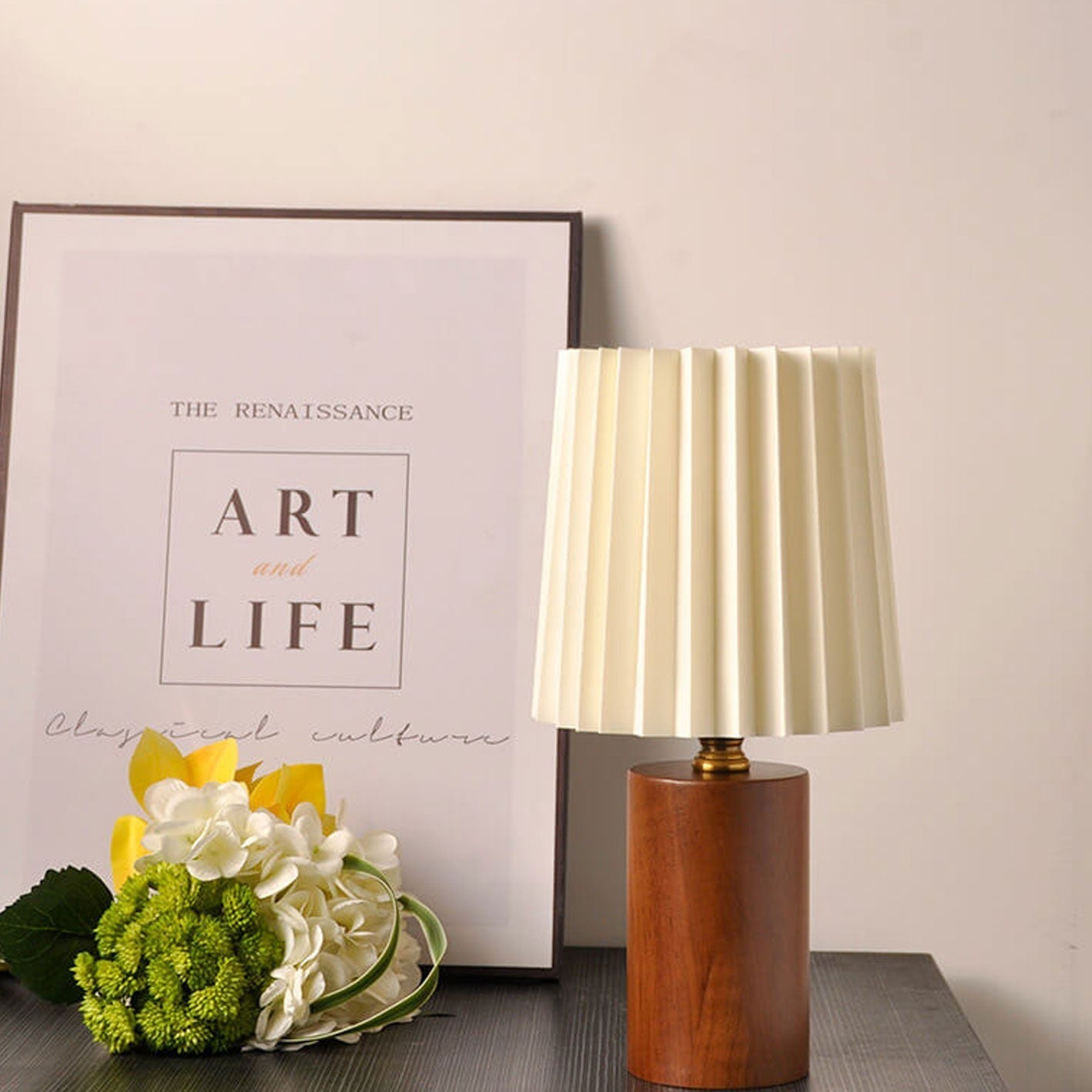 Lampe de table avec abat-jour plissé et pied en bois, style vintage, intensité réglable, lumière d’ambiance, table de chevet, lampe de lecture pour salon, design rétro | Sansoti